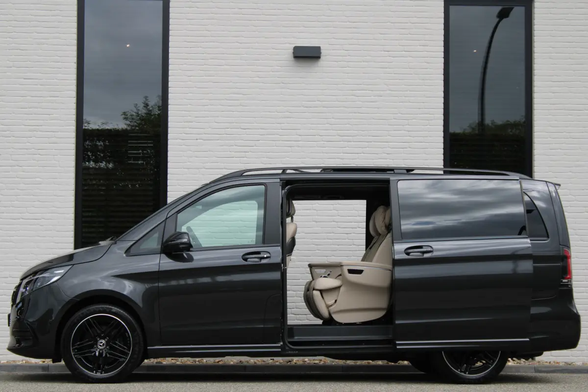 300d / AMG / DC / Exclusive / 4-Matic / Pano / Luchtv / Elec Stoel voor+achter / Burmester / Vol Opties / NIEUWSTAAT