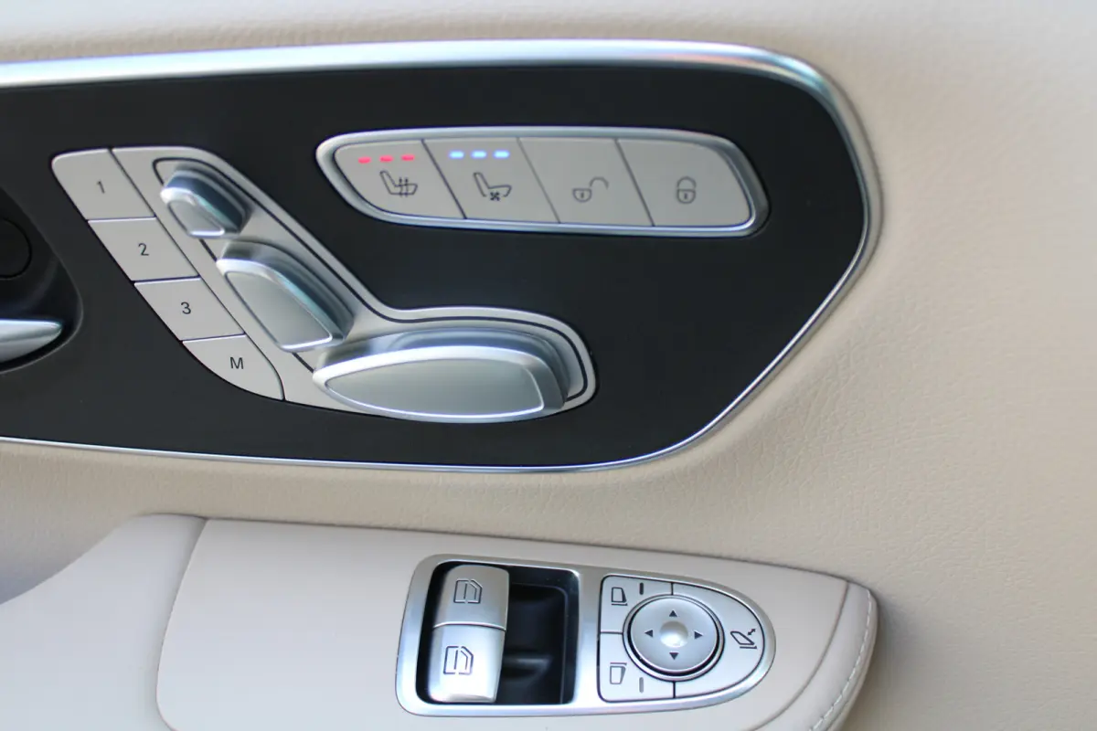 300d / AMG / DC / Exclusive / 4-Matic / Pano / Luchtv / Elec Stoel voor+achter / Burmester / Vol Opties / NIEUWSTAAT