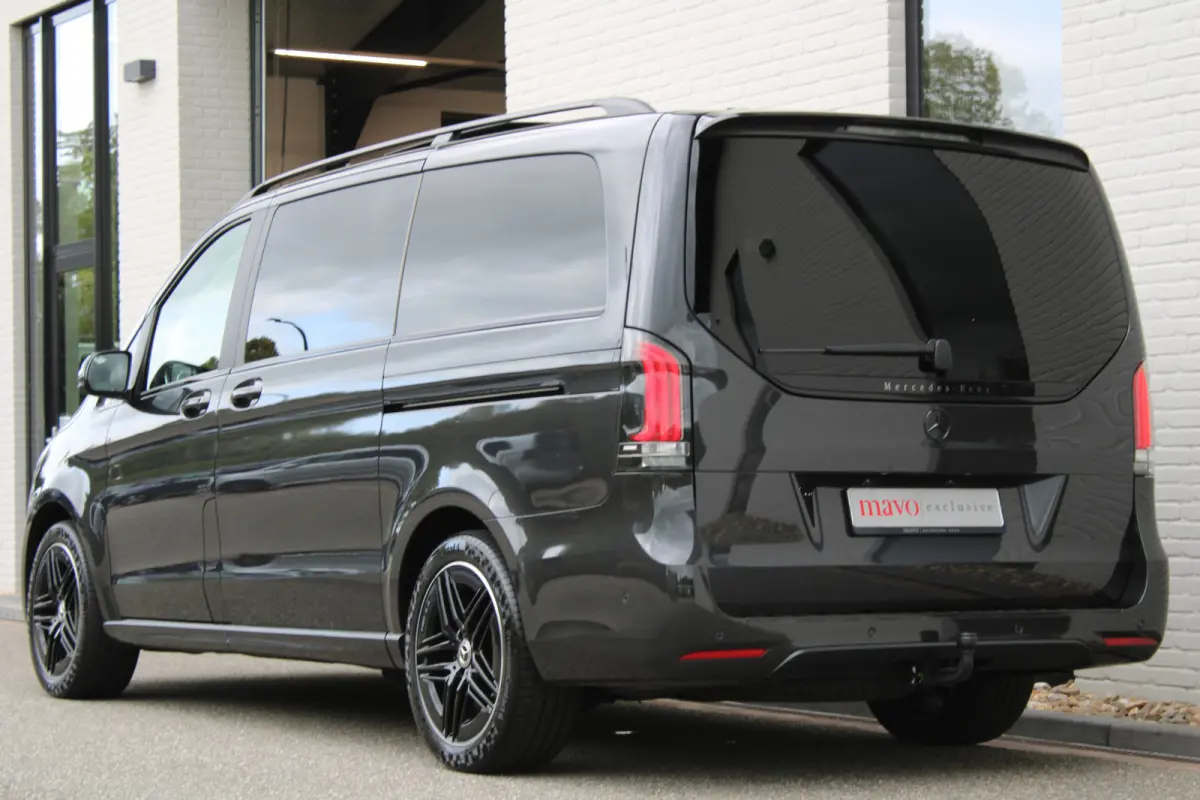 300d / AMG / DC / Exclusive / 4-Matic / Pano / Luchtv / Elec Stoel voor+achter / Burmester / Vol Opties / NIEUWSTAAT