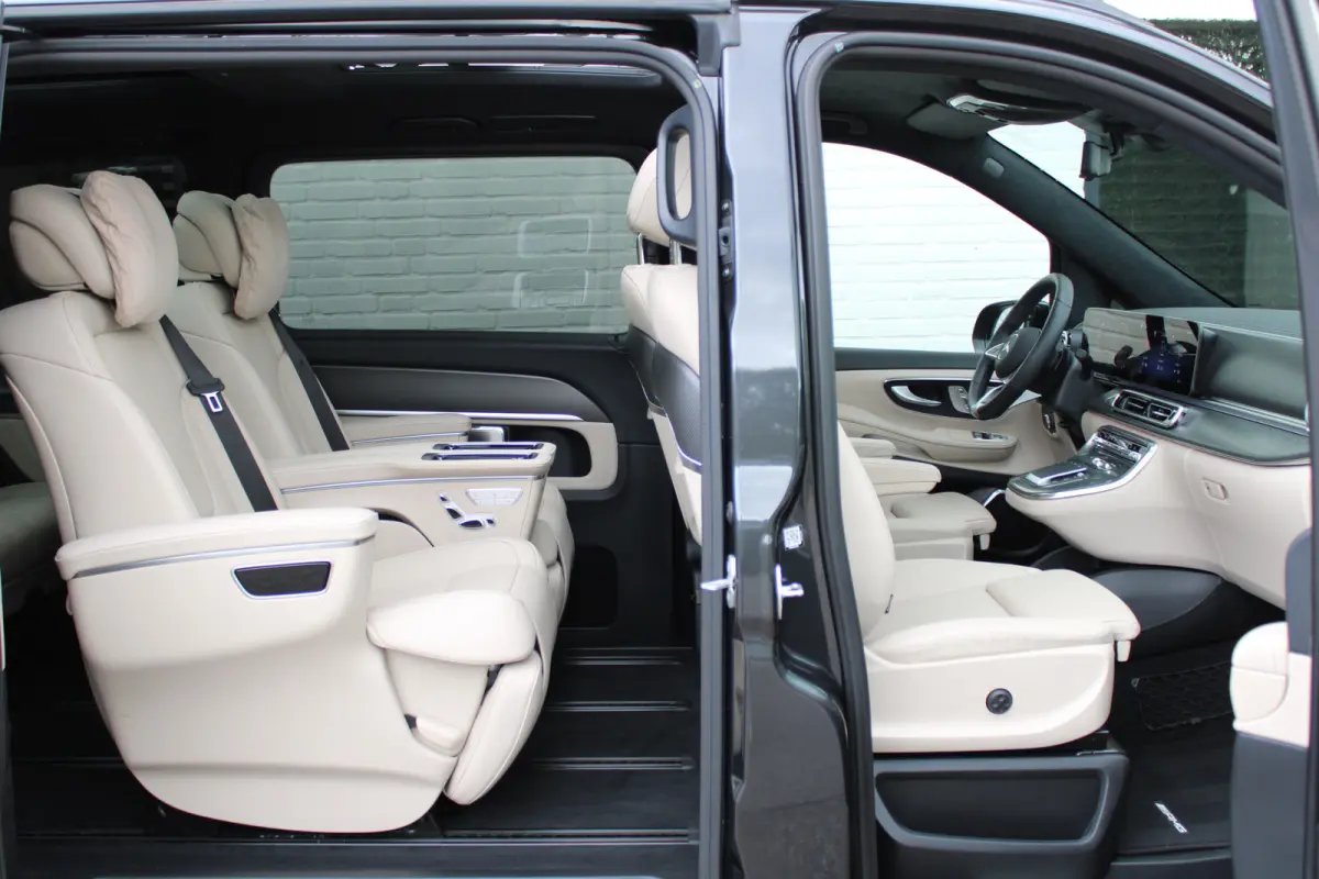 300d / AMG / DC / Exclusive / 4-Matic / Pano / Luchtv / Elec Stoel voor+achter / Burmester / Vol Opties / NIEUWSTAAT