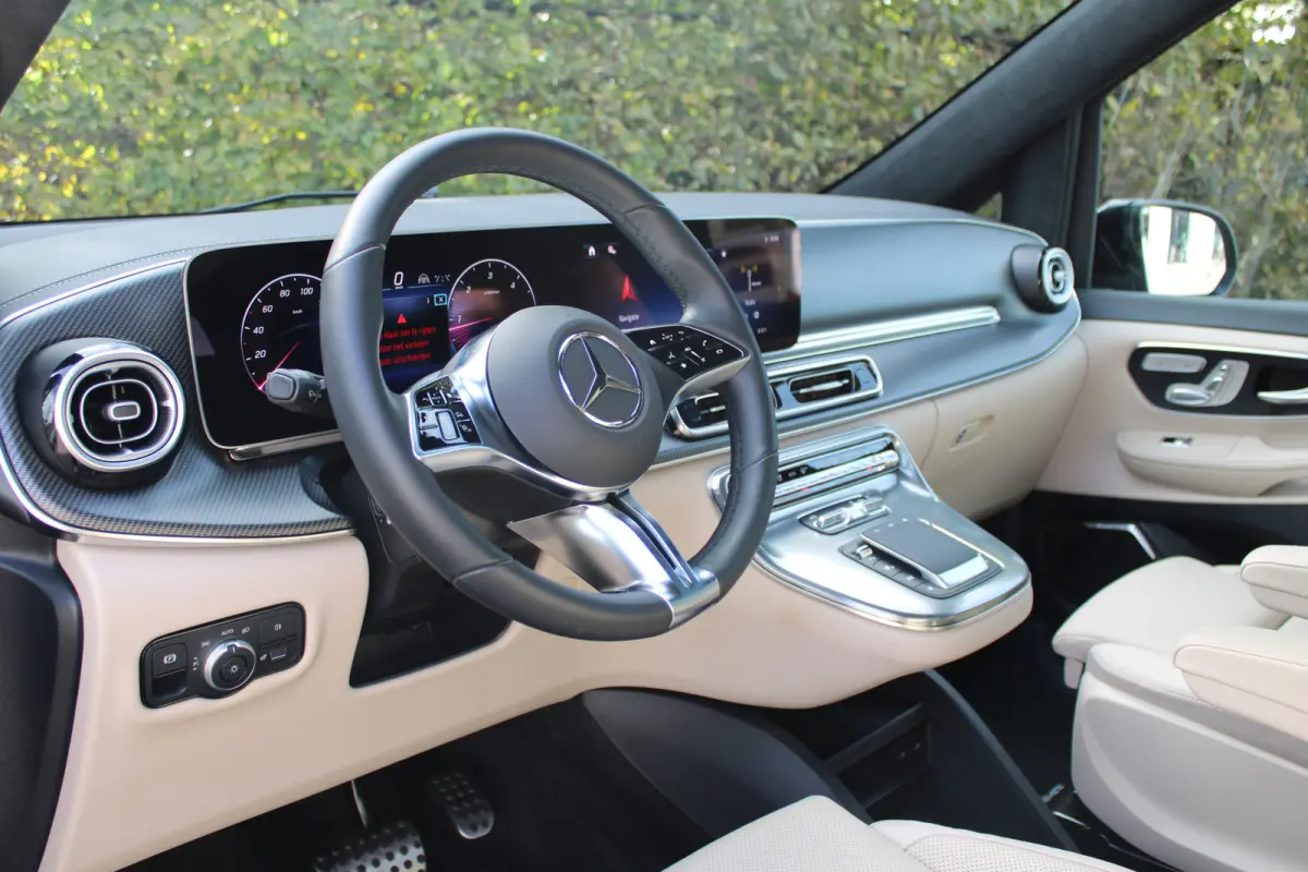 300d / AMG / DC / Exclusive / 4-Matic / Pano / Luchtv / Elec Stoel voor+achter / Burmester / Vol Opties / NIEUWSTAAT