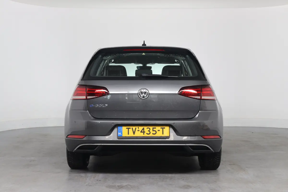 | SOH 88% | Groot Scherm | Cruise Adaptive | Navi | Camera | Clima | LED | Applecarplay/ AndroidAuto | Parkeersensoren V+A | Lichtmetalen Velgen