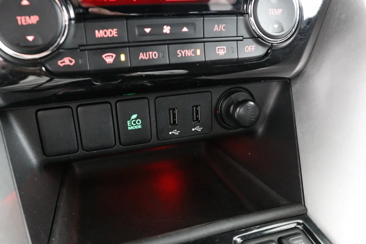 1.5 DI-T Black Edition Automaat | Trekhaak Afneembaar | 360* Camera | Stoelverwarming | Keyless | Dodehoek | Parkeersensoren Voor & Achter |