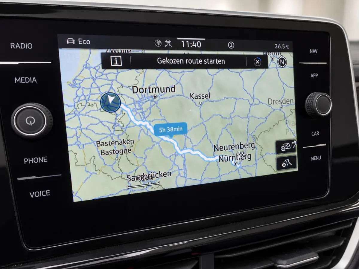 1.5 TSI 150pk DSG R-Line Navigatie Apple Carplay / Android Auto Parkeersensoren Camera Adaptive Cruise Control Stoelverwarming Climate Control