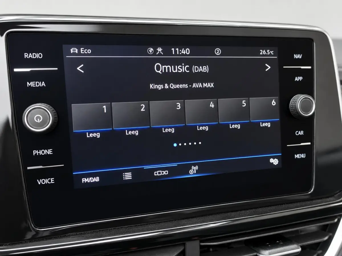 1.5 TSI 150pk DSG R-Line Navigatie Apple Carplay / Android Auto Parkeersensoren Camera Adaptive Cruise Control Stoelverwarming Climate Control