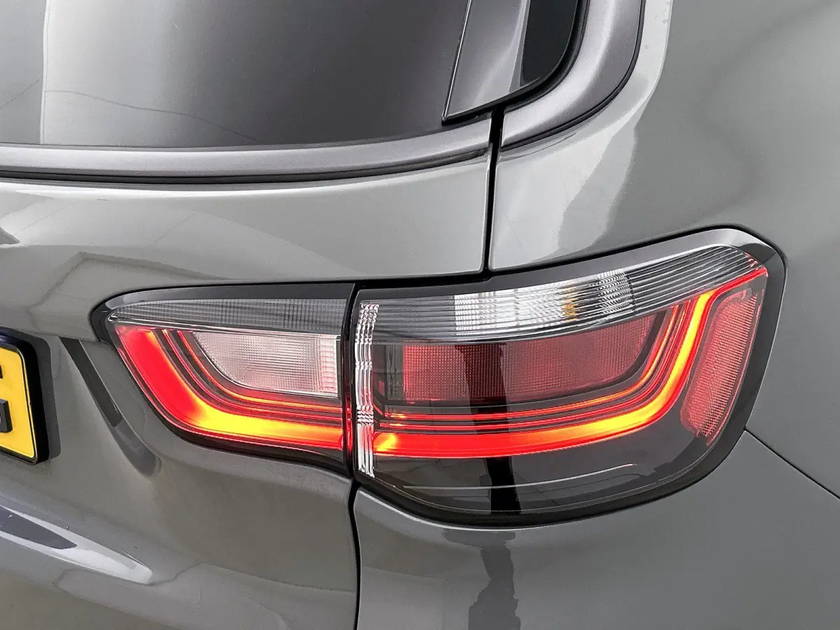 4xe 240 Plug-in Hybrid S | Camera |  Leder | Trekhaak | Memory stoelen