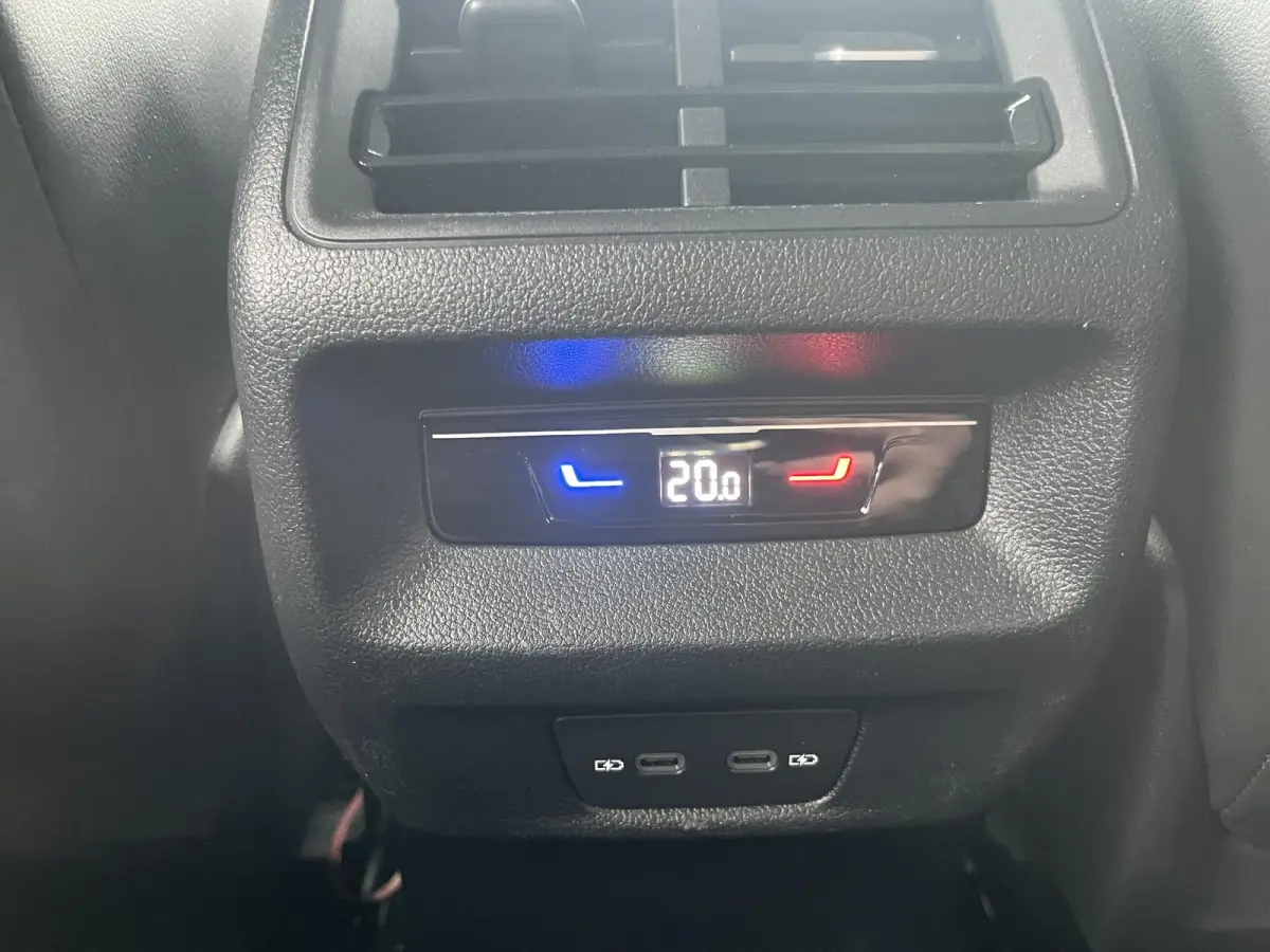 1.5 eTSI 150pk DSG R-Line (Trekhaak,Camera,IQ,Harman)
