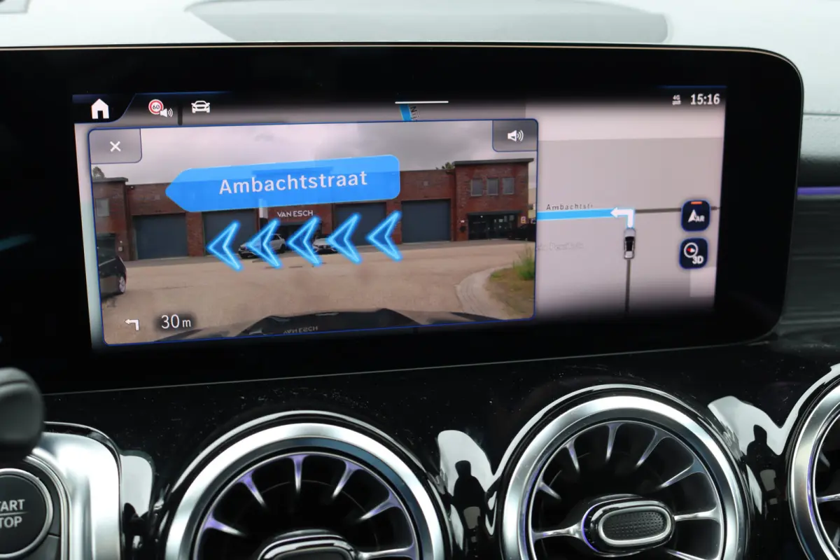 350 4MATIC AMG Line 71 kWh | Panoramadak | Leder | Memory | Burmester | HUD | Trekhaak | Surround Camera | Verwarmd Stuurwiel | Night Pakket | Augmented Reality |