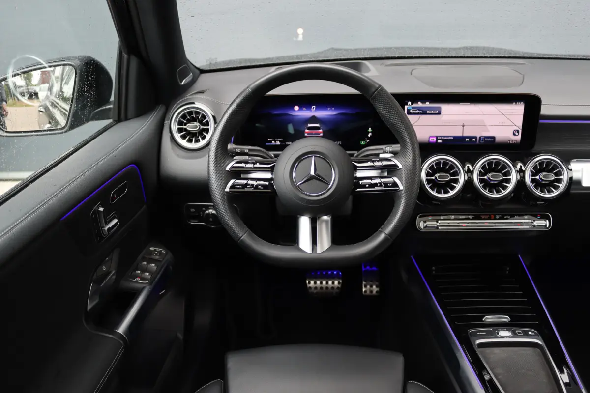 350 4MATIC AMG Line 71 kWh | Panoramadak | Leder | Memory | Burmester | HUD | Trekhaak | Surround Camera | Verwarmd Stuurwiel | Night Pakket | Augmented Reality |
