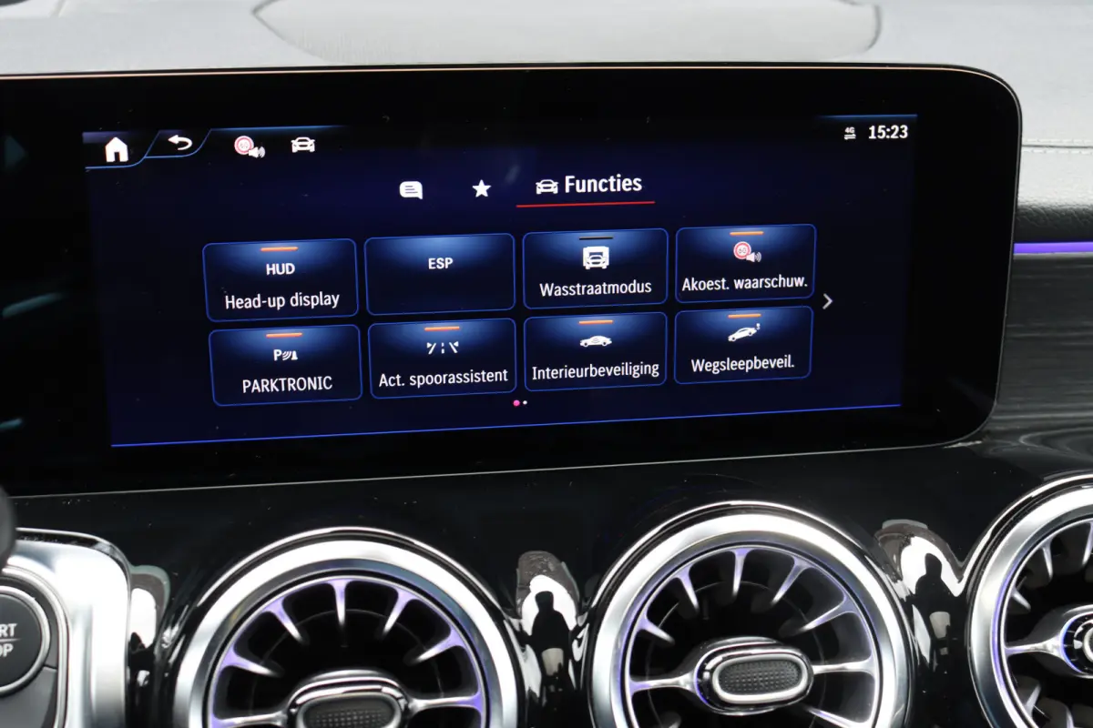 350 4MATIC AMG Line 71 kWh | Panoramadak | Leder | Memory | Burmester | HUD | Trekhaak | Surround Camera | Verwarmd Stuurwiel | Night Pakket | Augmented Reality |