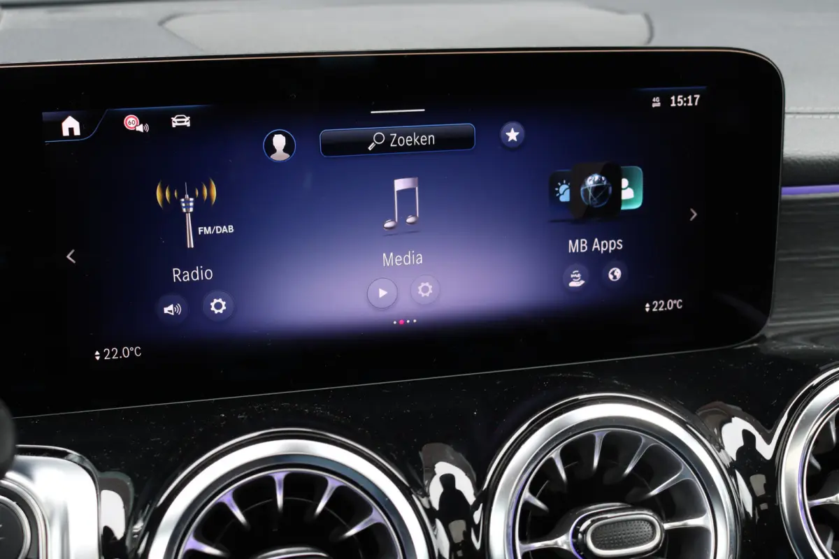 350 4MATIC AMG Line 71 kWh | Panoramadak | Leder | Memory | Burmester | HUD | Trekhaak | Surround Camera | Verwarmd Stuurwiel | Night Pakket | Augmented Reality |
