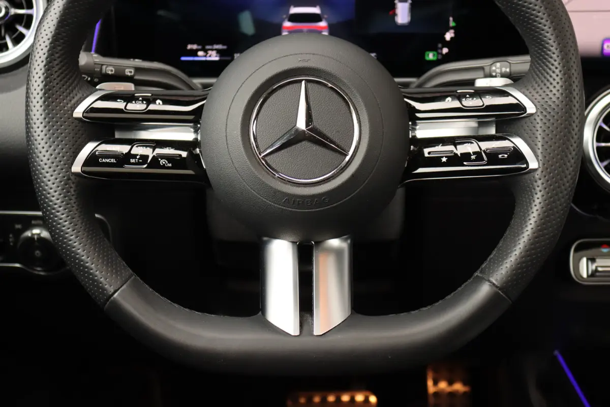 350 4MATIC AMG Line 71 kWh | Panoramadak | Leder | Memory | Burmester | HUD | Trekhaak | Surround Camera | Verwarmd Stuurwiel | Night Pakket | Augmented Reality |