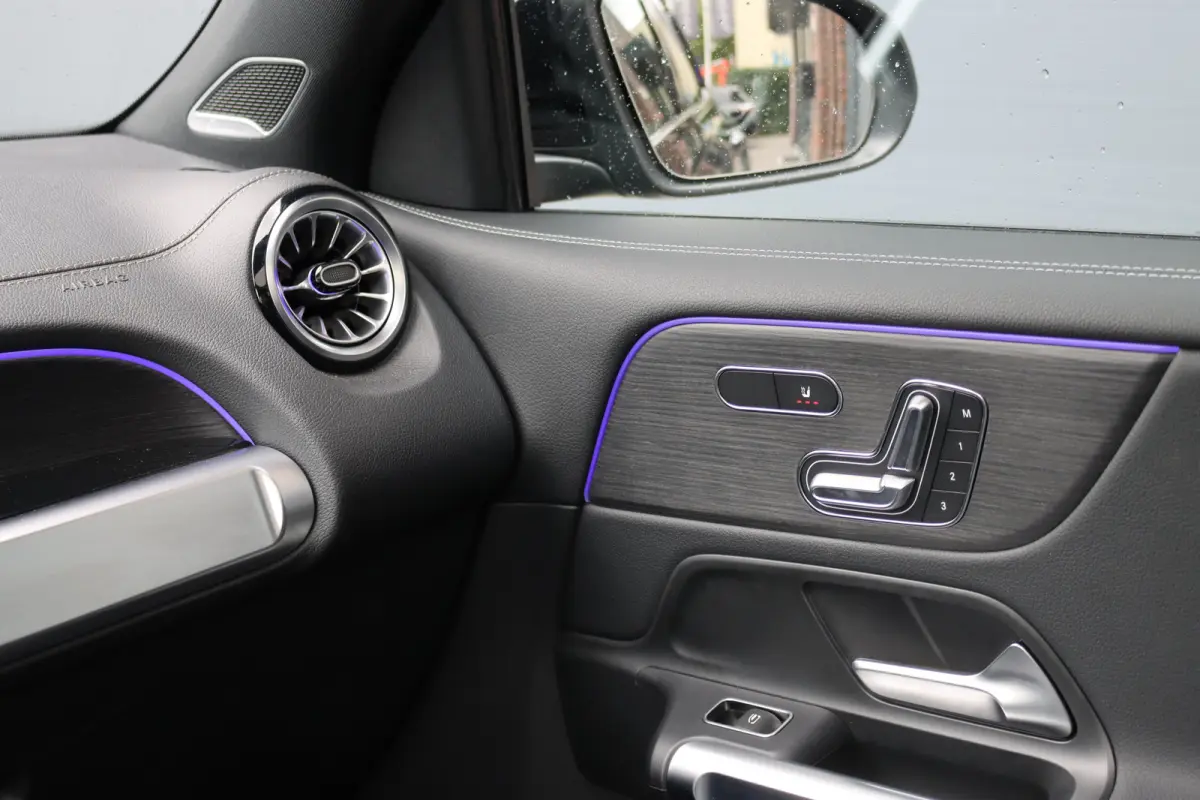 350 4MATIC AMG Line 71 kWh | Panoramadak | Leder | Memory | Burmester | HUD | Trekhaak | Surround Camera | Verwarmd Stuurwiel | Night Pakket | Augmented Reality |