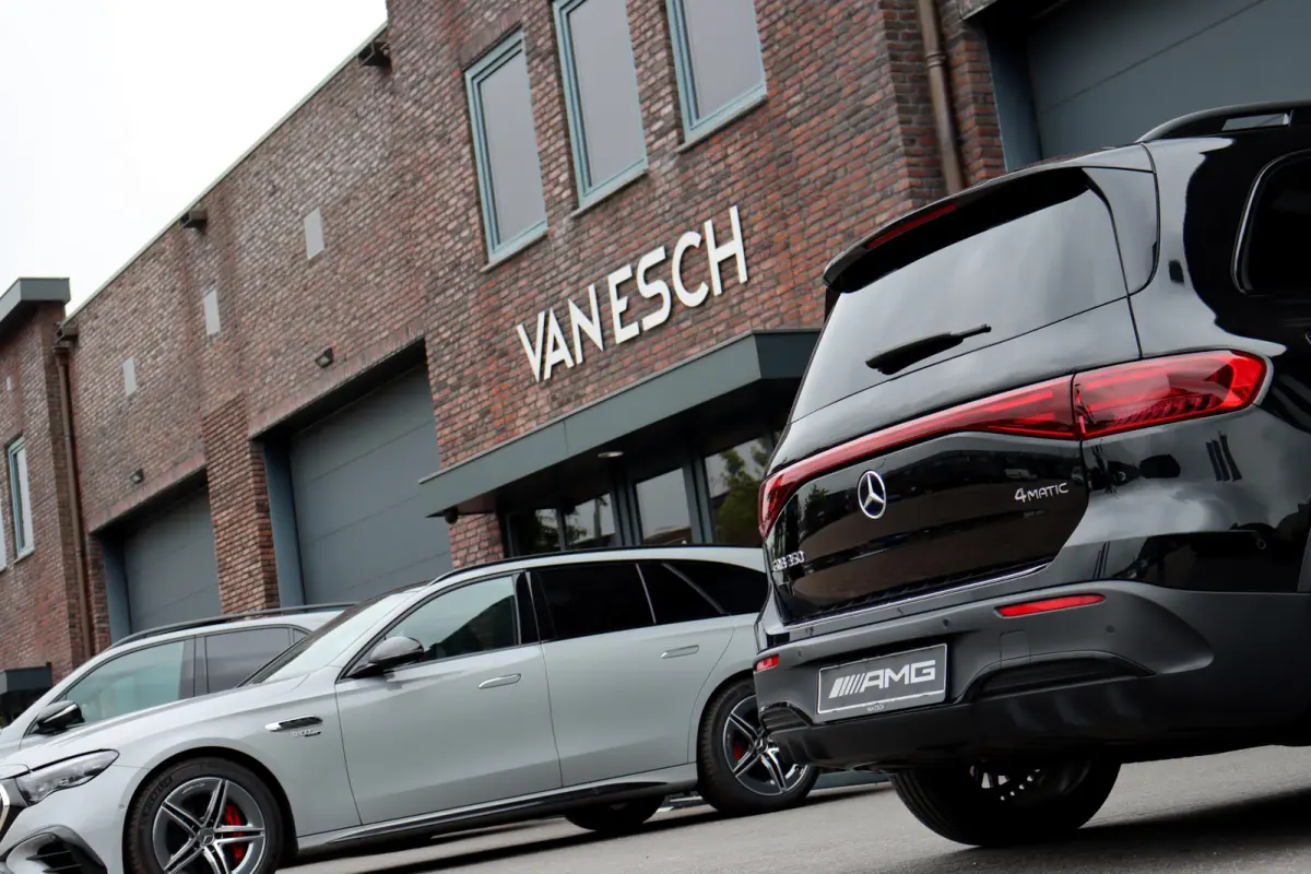 350 4MATIC AMG Line 71 kWh | Panoramadak | Leder | Memory | Burmester | HUD | Trekhaak | Surround Camera | Verwarmd Stuurwiel | Night Pakket | Augmented Reality |
