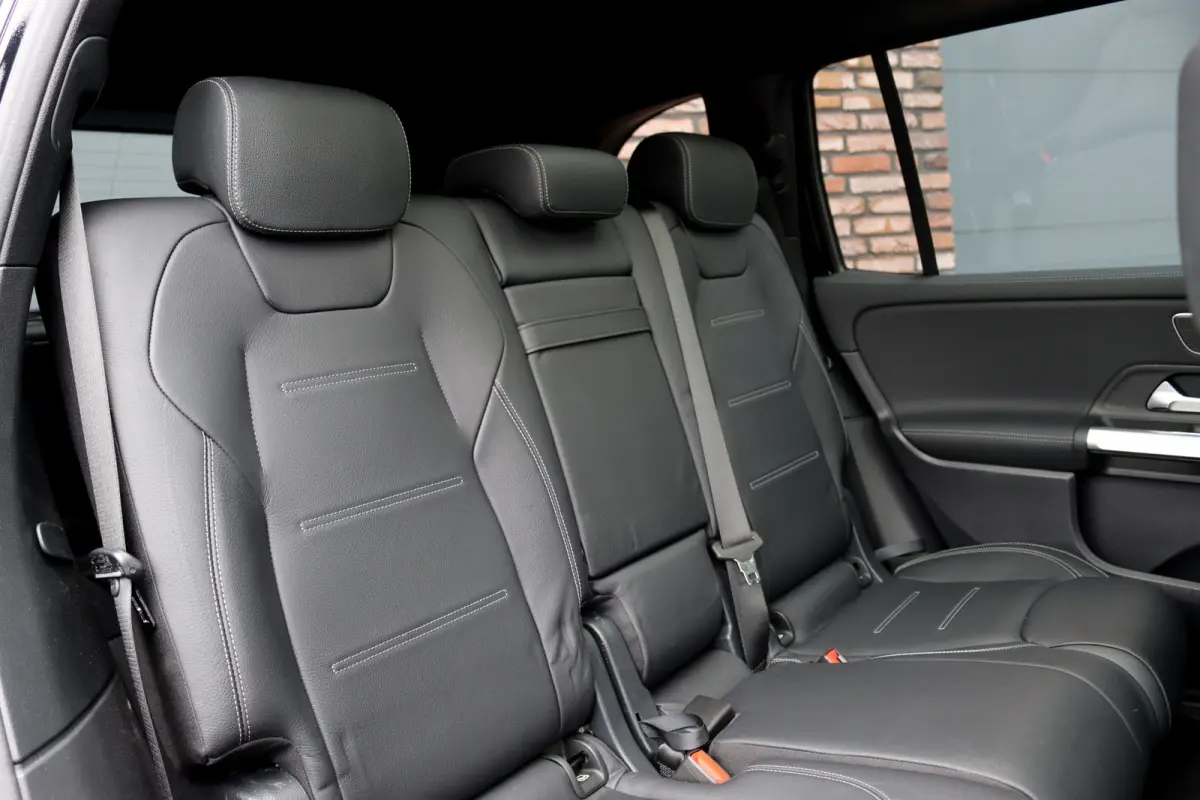 350 4MATIC AMG Line 71 kWh | Panoramadak | Leder | Memory | Burmester | HUD | Trekhaak | Surround Camera | Verwarmd Stuurwiel | Night Pakket | Augmented Reality |