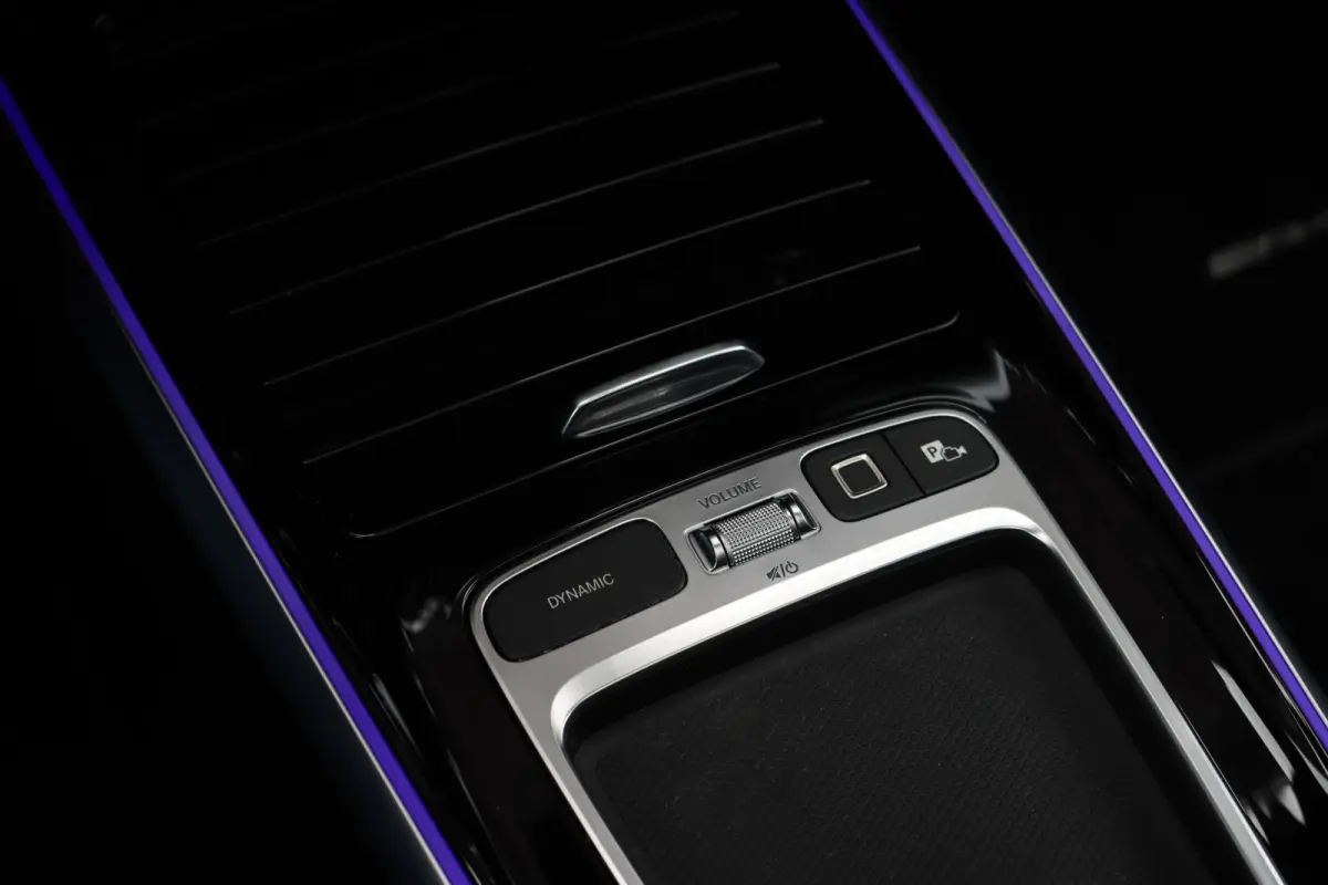 350 4MATIC AMG Line 71 kWh | Panoramadak | Leder | Memory | Burmester | HUD | Trekhaak | Surround Camera | Verwarmd Stuurwiel | Night Pakket | Augmented Reality |