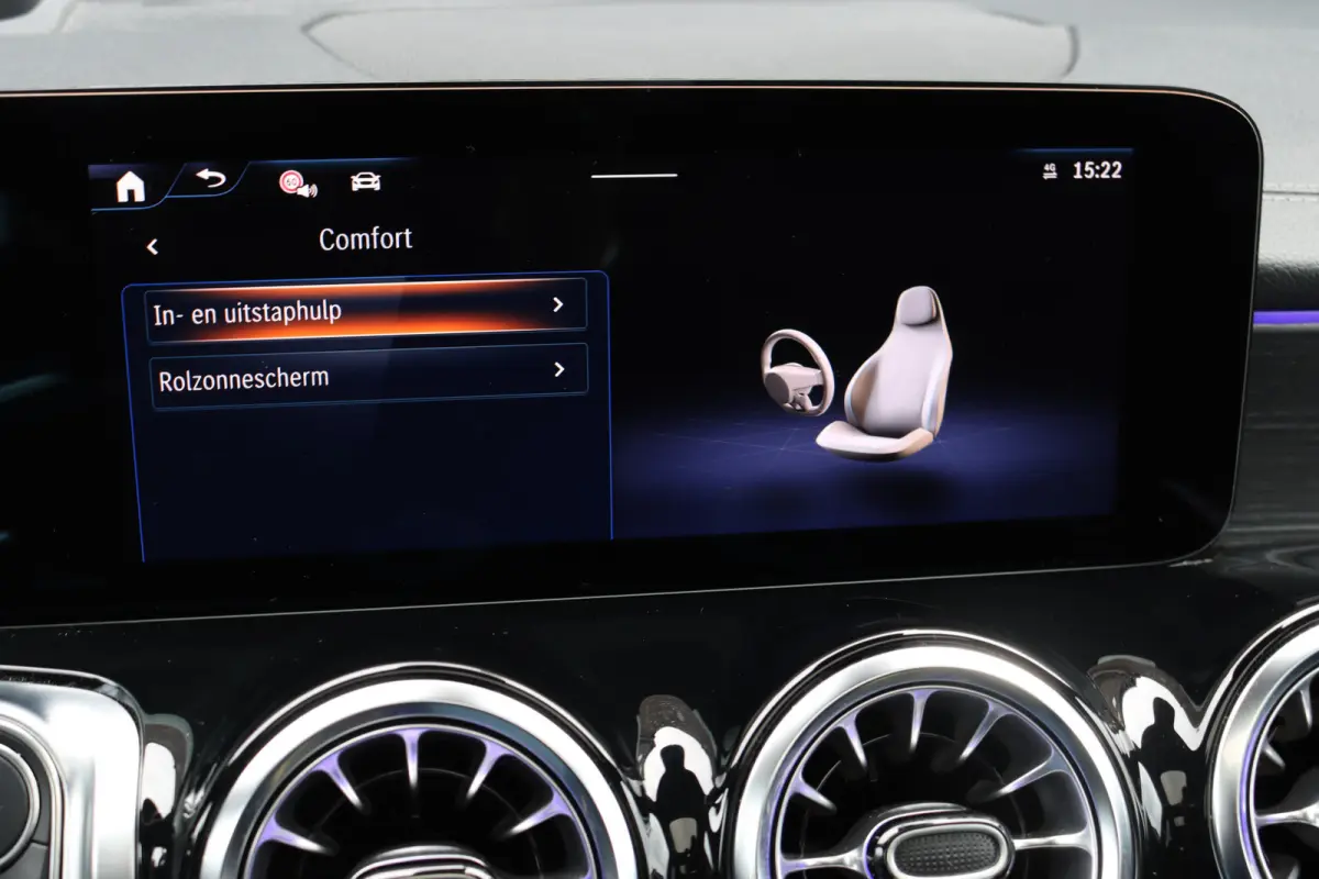 350 4MATIC AMG Line 71 kWh | Panoramadak | Leder | Memory | Burmester | HUD | Trekhaak | Surround Camera | Verwarmd Stuurwiel | Night Pakket | Augmented Reality |