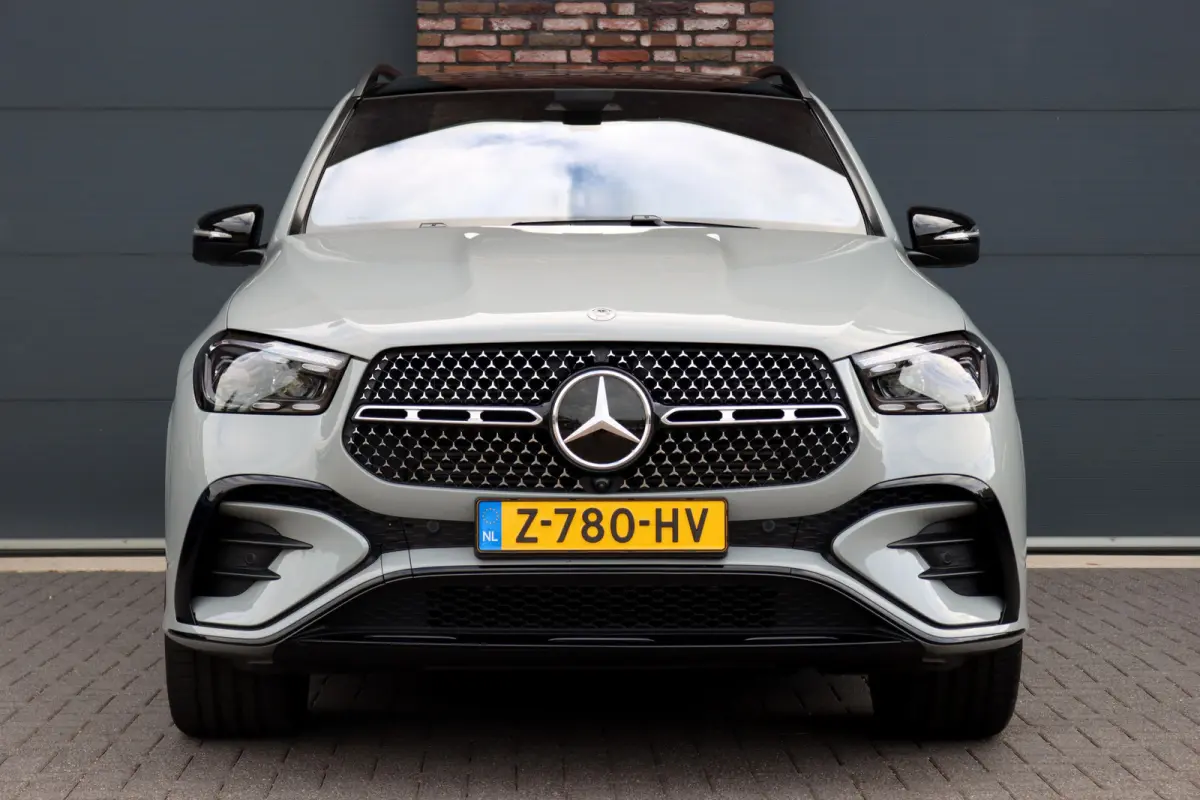 400 e 4MATIC AMG Line Premium+ | Facelift | Luchtvering | Distronic+ | Burmester | Memory | Trekhaak | Surround Camera | Panoramadak | HUD | Nappa Leder | Verwarmd Stuurwiel |