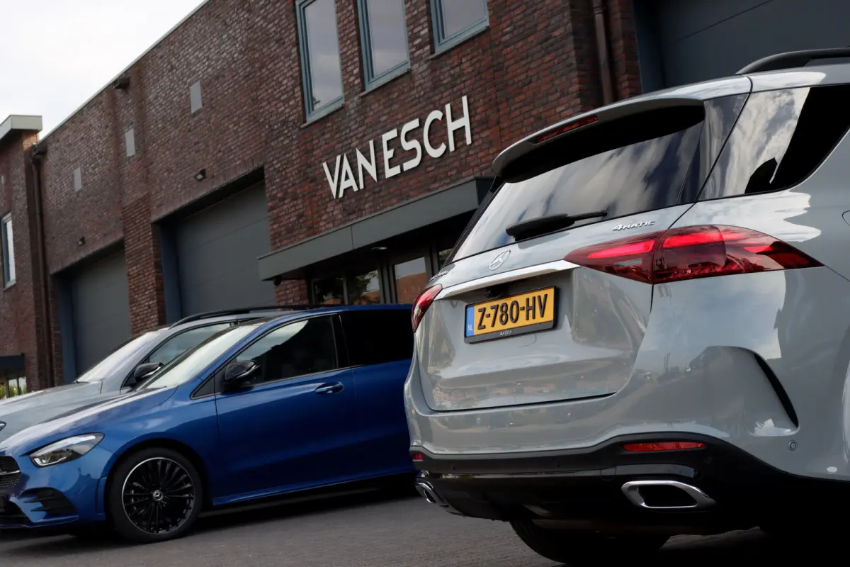 400 e 4MATIC AMG Line Premium+ | Facelift | Luchtvering | Distronic+ | Burmester | Memory | Trekhaak | Surround Camera | Panoramadak | HUD | Nappa Leder | Verwarmd Stuurwiel |