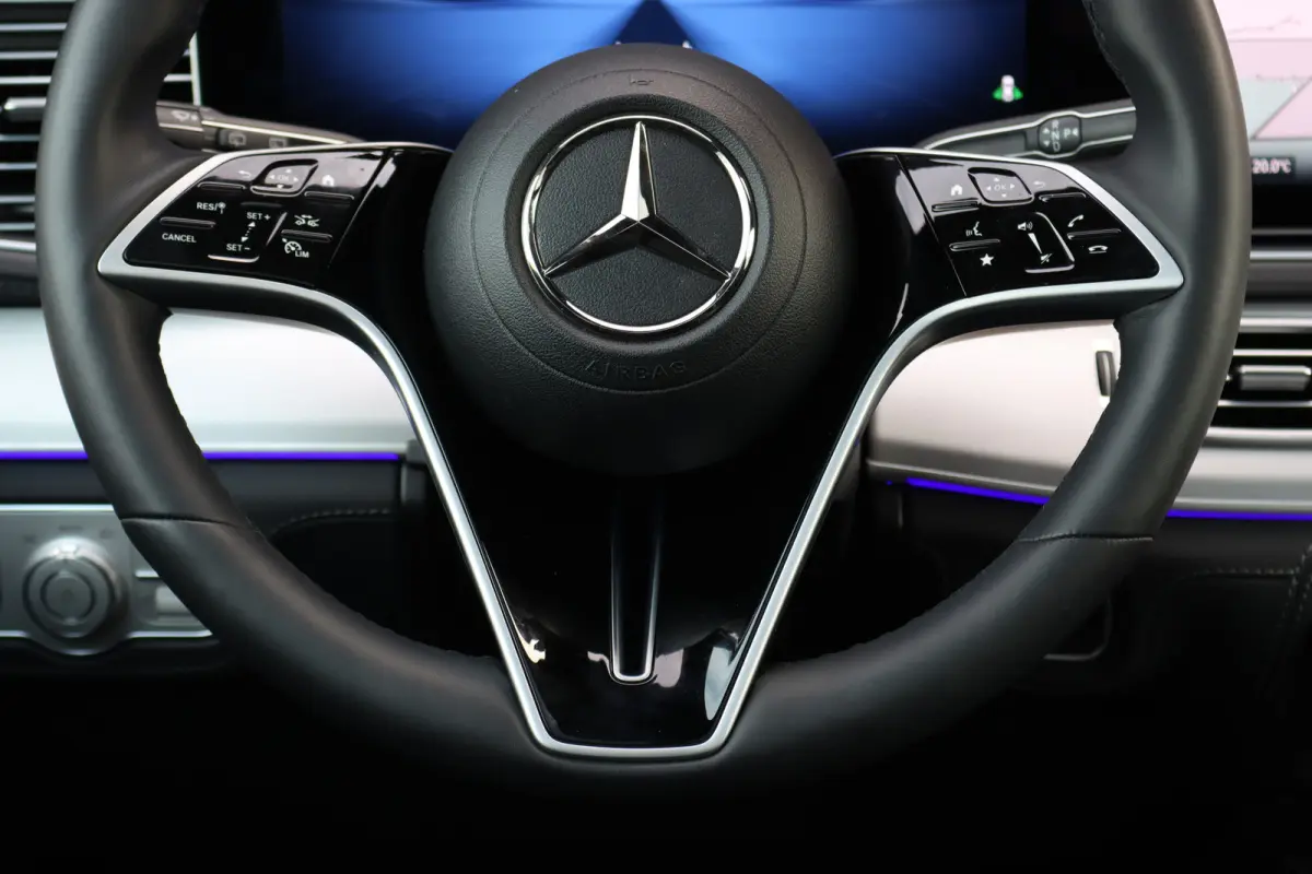 400 e 4MATIC AMG Line Premium+ | Facelift | Luchtvering | Distronic+ | Burmester | Memory | Trekhaak | Surround Camera | Panoramadak | HUD | Nappa Leder | Verwarmd Stuurwiel |