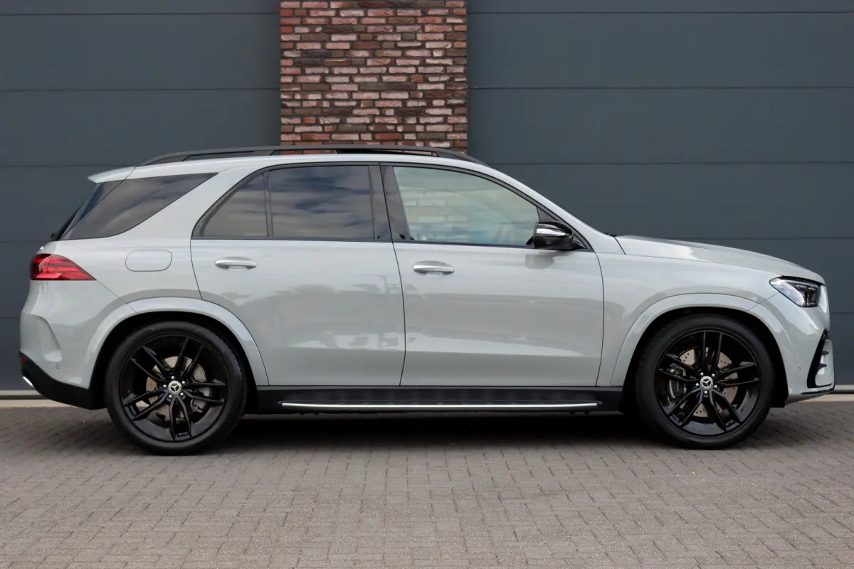 400 e 4MATIC AMG Line Premium+ | Facelift | Luchtvering | Distronic+ | Burmester | Memory | Trekhaak | Surround Camera | Panoramadak | HUD | Nappa Leder | Verwarmd Stuurwiel |