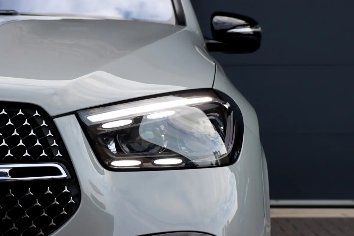 400 e 4MATIC AMG Line Premium+ | Facelift | Luchtvering | Distronic+ | Burmester | Memory | Trekhaak | Surround Camera | Panoramadak | HUD | Nappa Leder | Verwarmd Stuurwiel |