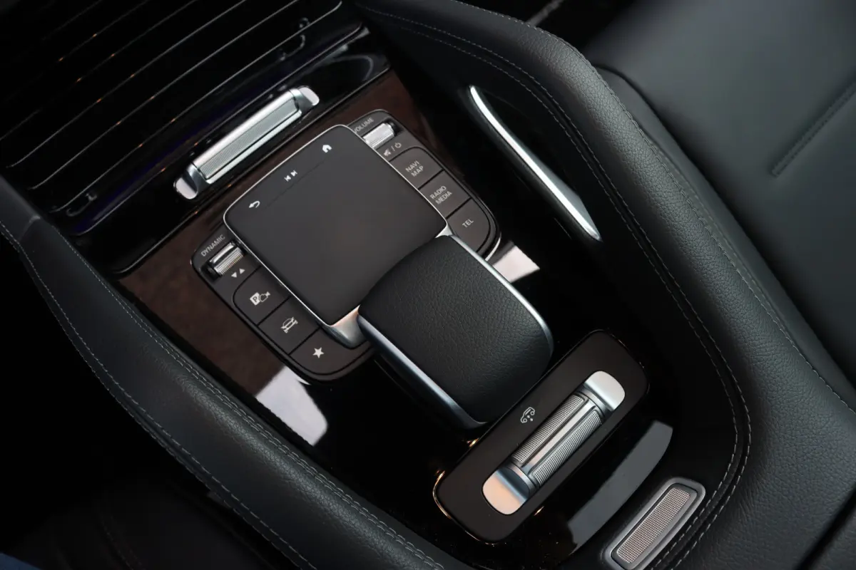 400 e 4MATIC AMG Line Premium+ | Facelift | Luchtvering | Distronic+ | Burmester | Memory | Trekhaak | Surround Camera | Panoramadak | HUD | Nappa Leder | Verwarmd Stuurwiel |
