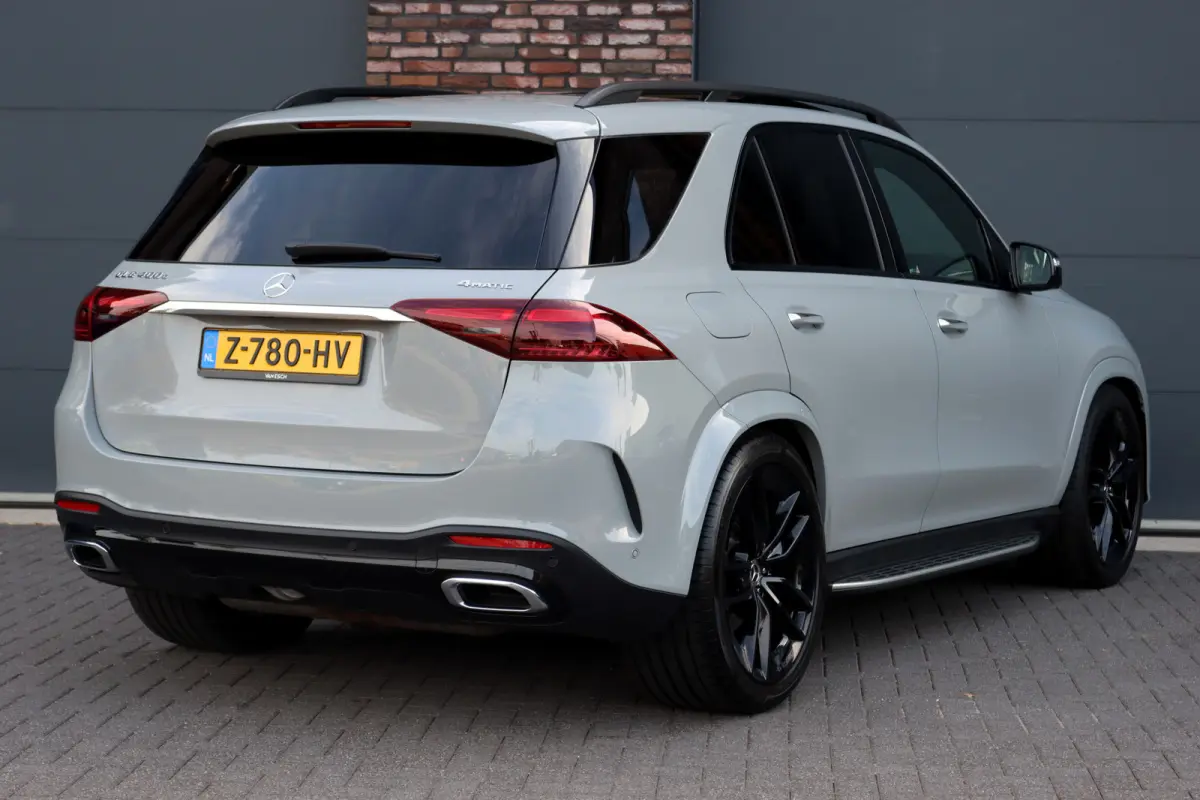 400 e 4MATIC AMG Line Premium+ | Facelift | Luchtvering | Distronic+ | Burmester | Memory | Trekhaak | Surround Camera | Panoramadak | HUD | Nappa Leder | Verwarmd Stuurwiel |
