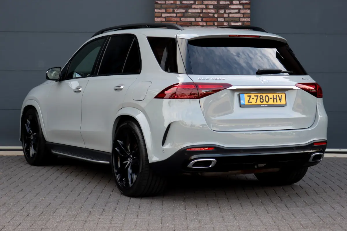 400 e 4MATIC AMG Line Premium+ | Facelift | Luchtvering | Distronic+ | Burmester | Memory | Trekhaak | Surround Camera | Panoramadak | HUD | Nappa Leder | Verwarmd Stuurwiel |