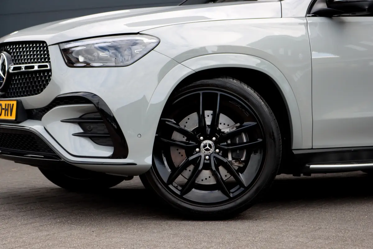 400 e 4MATIC AMG Line Premium+ | Facelift | Luchtvering | Distronic+ | Burmester | Memory | Trekhaak | Surround Camera | Panoramadak | HUD | Nappa Leder | Verwarmd Stuurwiel |