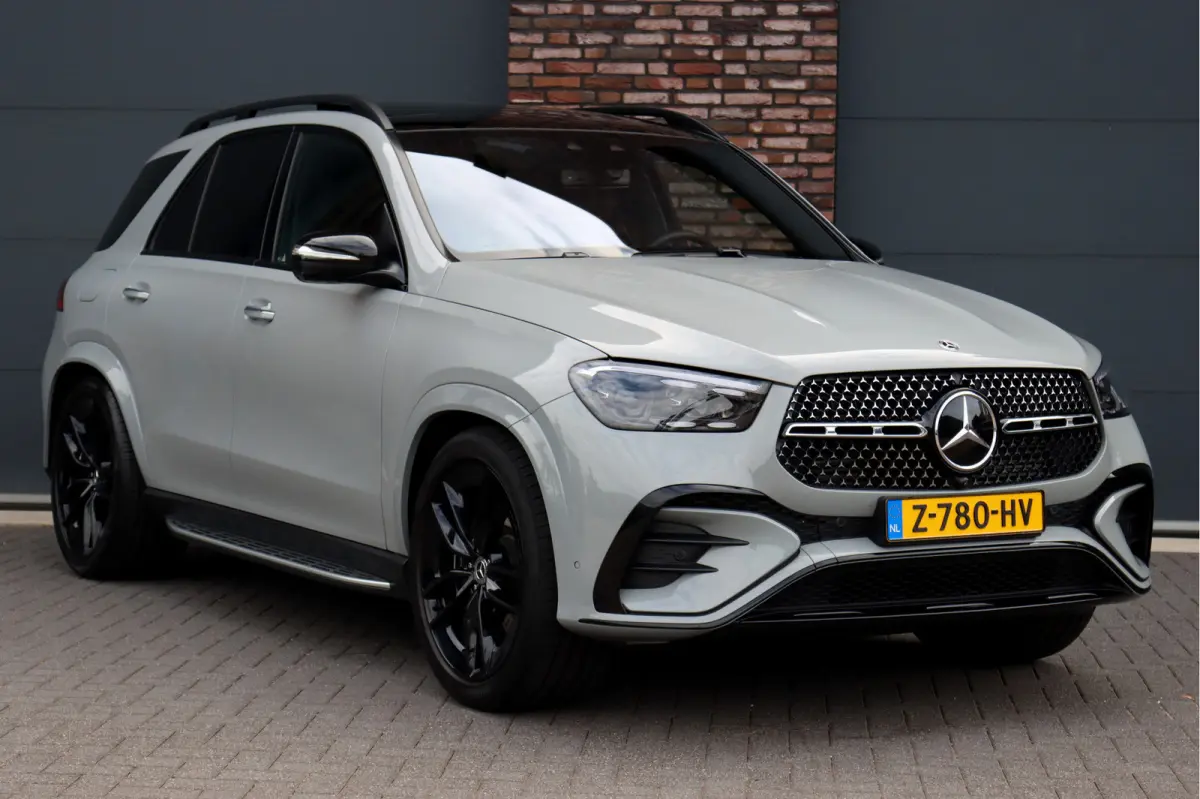 400 e 4MATIC AMG Line Premium+ | Facelift | Luchtvering | Distronic+ | Burmester | Memory | Trekhaak | Surround Camera | Panoramadak | HUD | Nappa Leder | Verwarmd Stuurwiel |