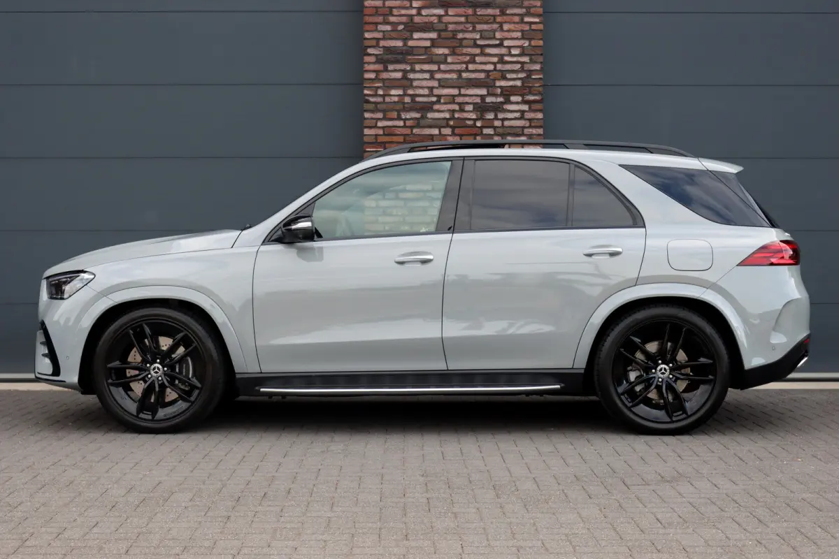 400 e 4MATIC AMG Line Premium+ | Facelift | Luchtvering | Distronic+ | Burmester | Memory | Trekhaak | Surround Camera | Panoramadak | HUD | Nappa Leder | Verwarmd Stuurwiel |