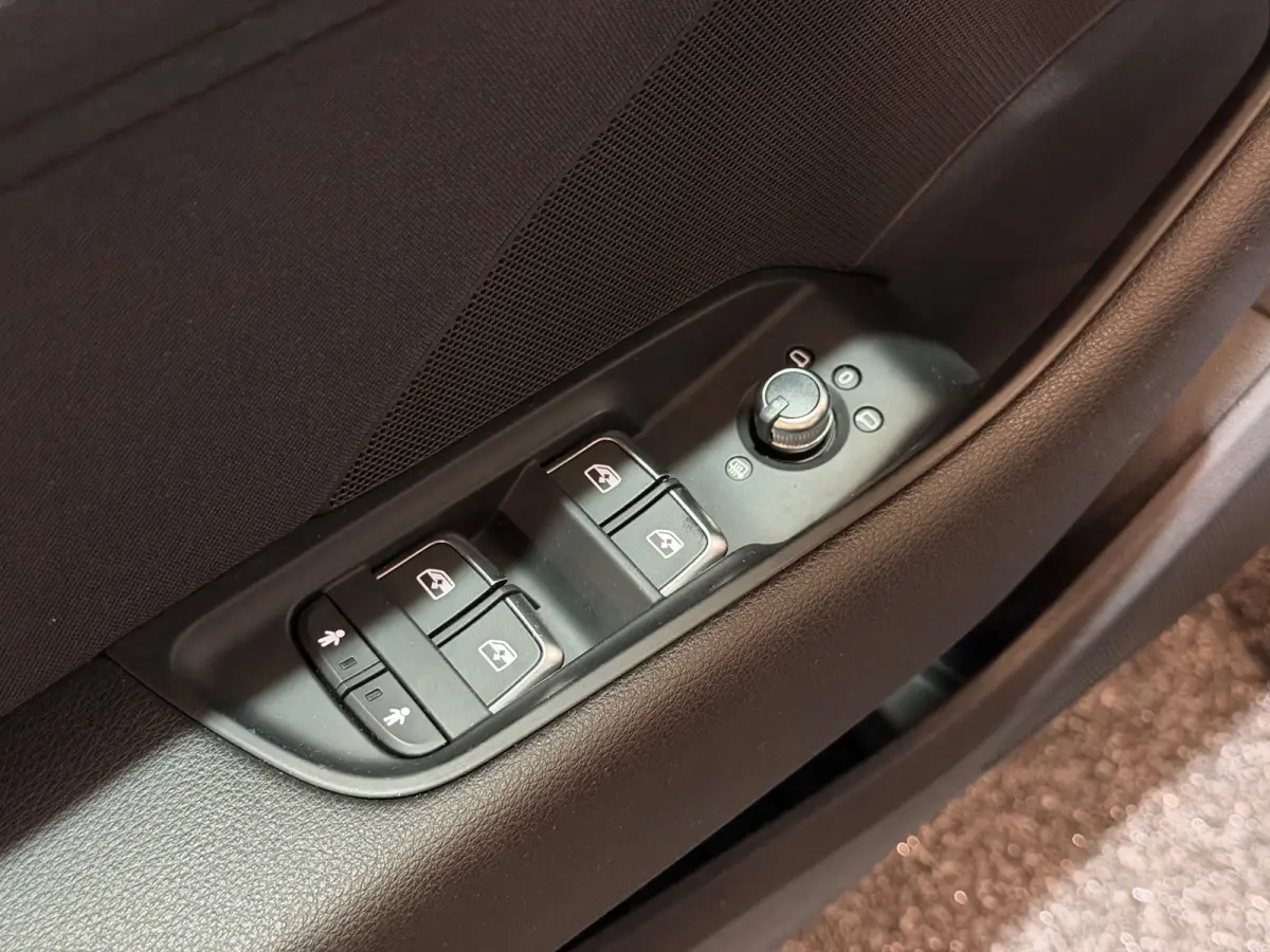 1.0 TFSI Sport Lease Edition 116-PK/2E-EIG!/NAVI/CRUISE/LED/PDC/DYNAMIC/NAP/APK