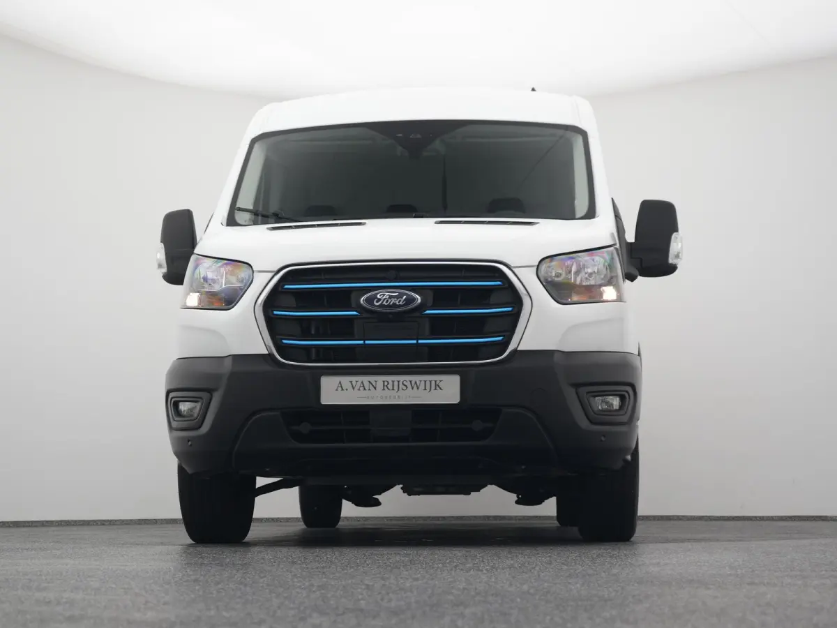 350 L2H2 Ambiente 68 kWh 50 L2H2 Trend 68 kWh | CAMERA | CARPLAY | STOELVERW.