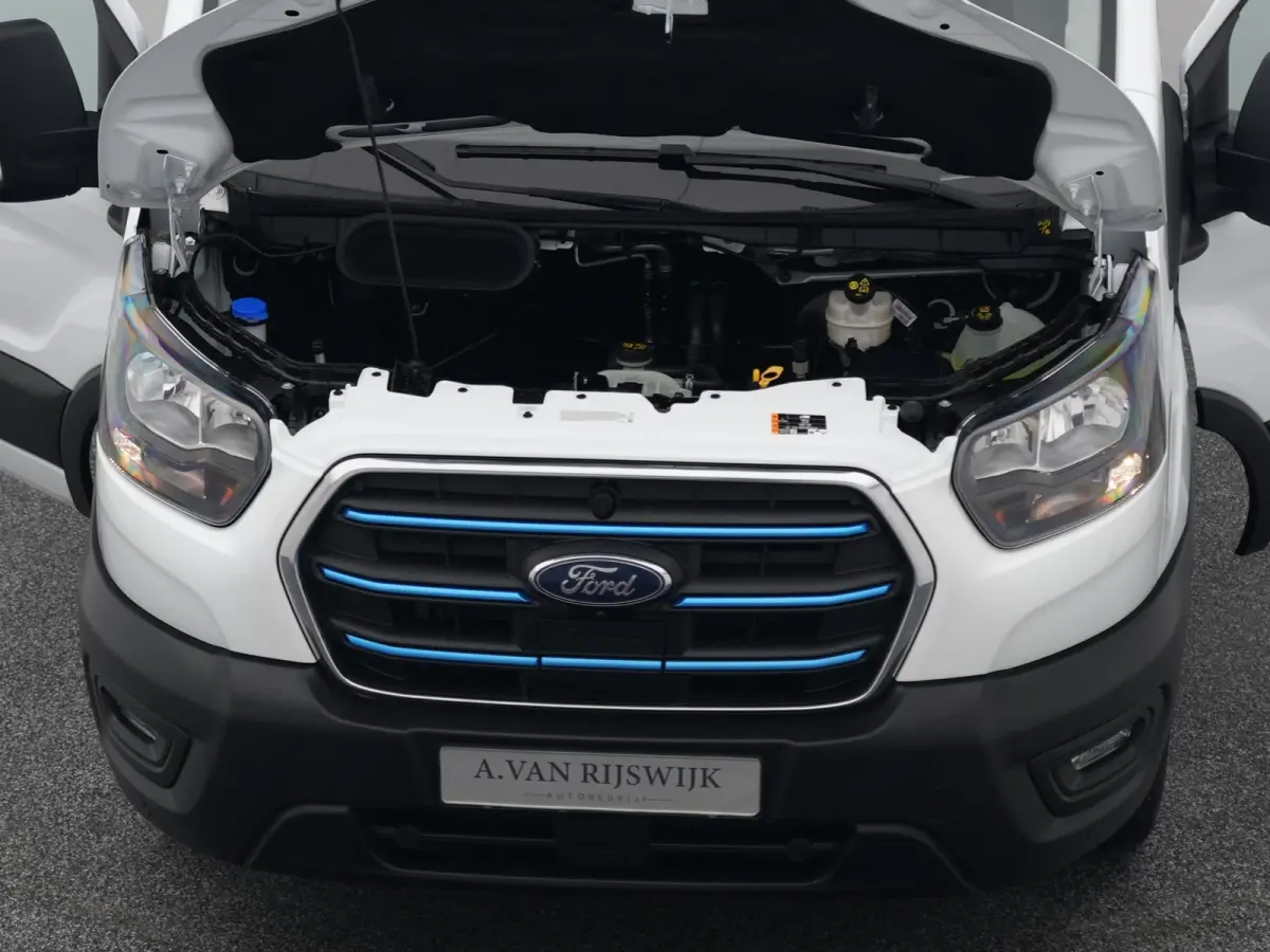 350 L2H2 Ambiente 68 kWh 50 L2H2 Trend 68 kWh | CAMERA | CARPLAY | STOELVERW.