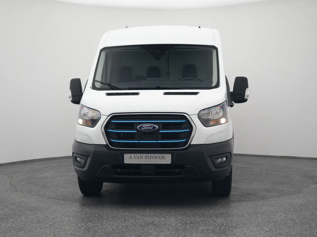 350 L2H2 Ambiente 68 kWh 50 L2H2 Trend 68 kWh | CAMERA | CARPLAY | STOELVERW.