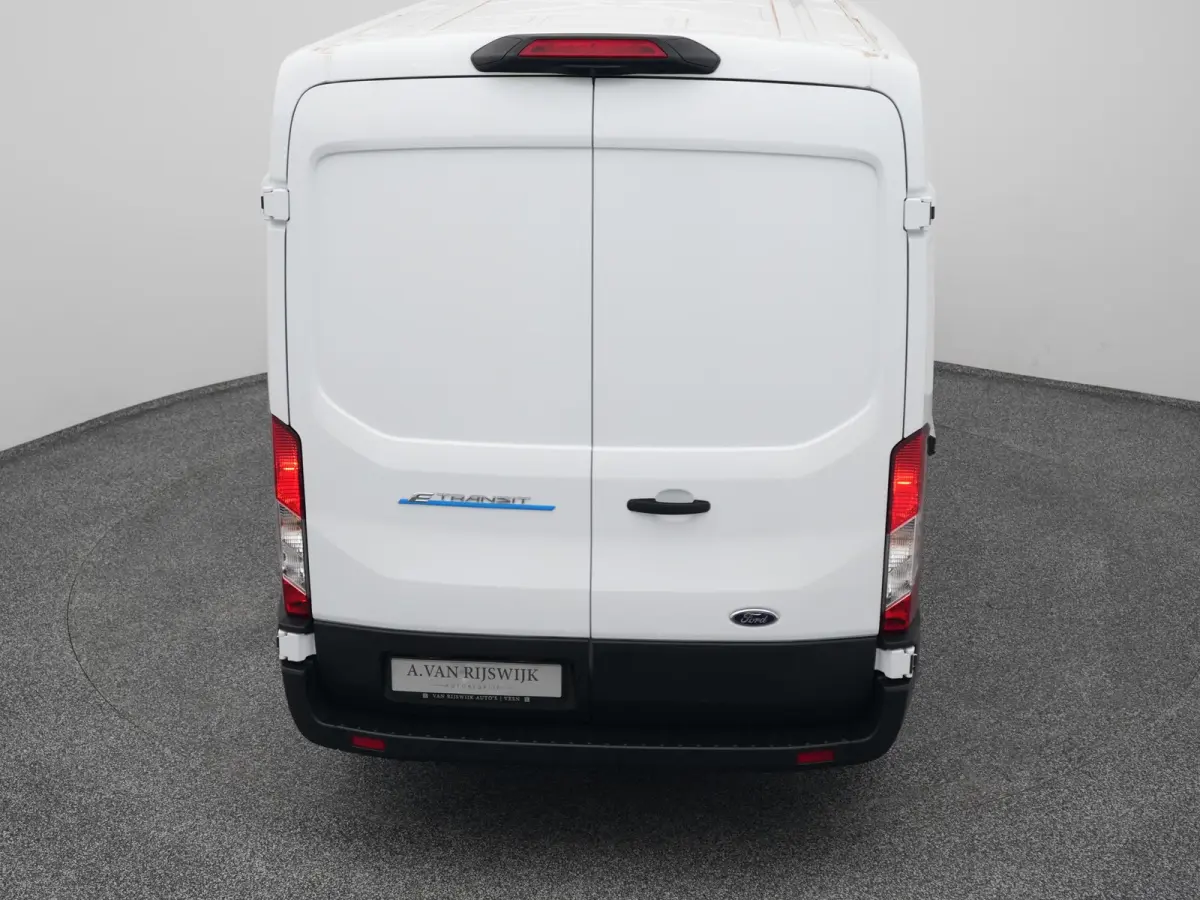 350 L2H2 Ambiente 68 kWh 50 L2H2 Trend 68 kWh | CAMERA | CARPLAY | STOELVERW.