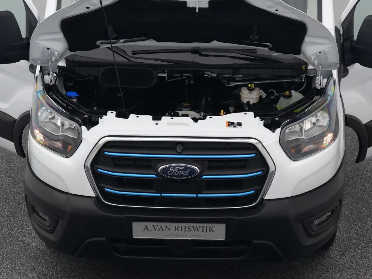 350 L2H2 Ambiente 68 kWh 50 L2H2 Trend 68 kWh | CAMERA | CARPLAY | STOELVERW.