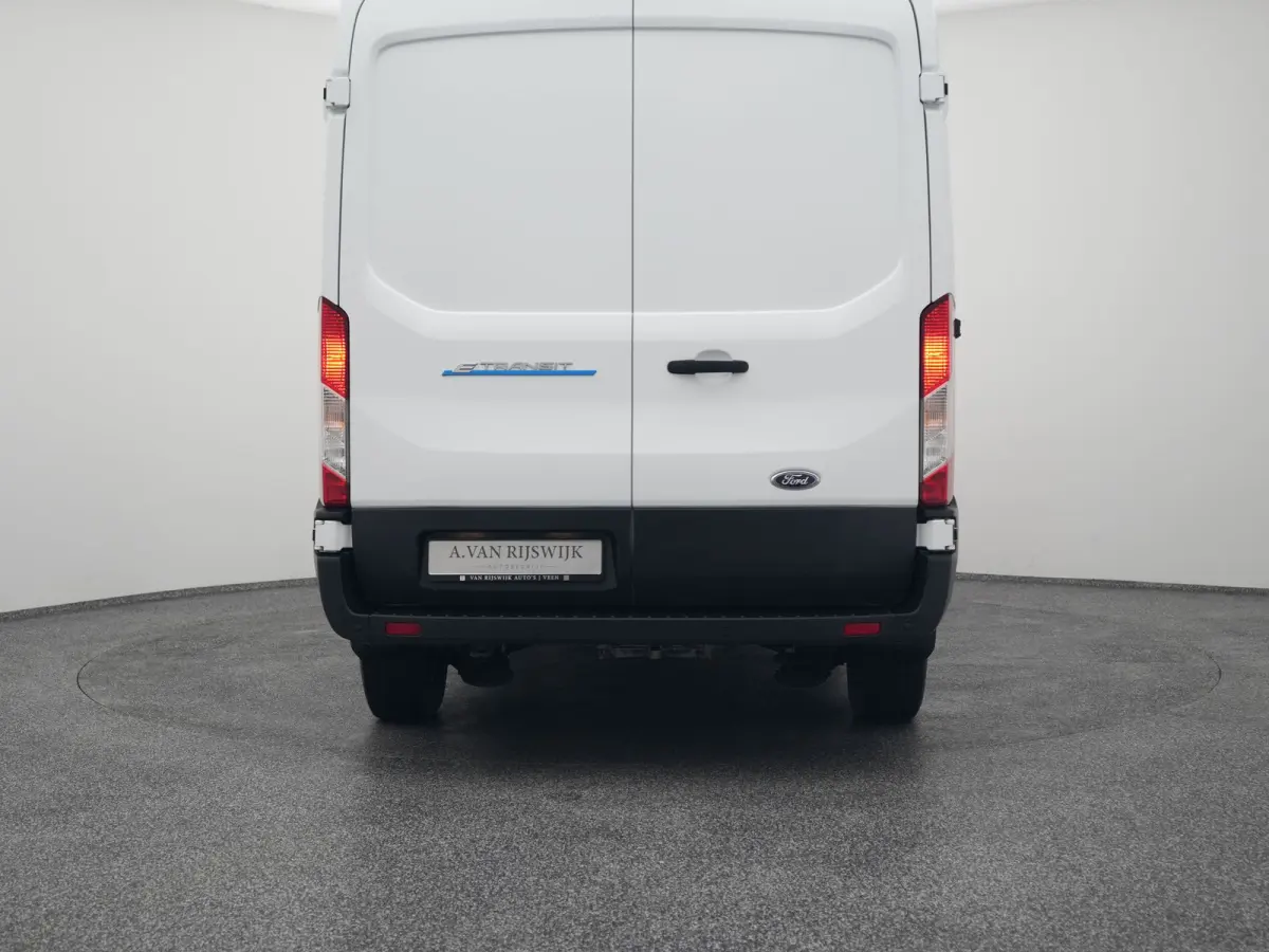350 L2H2 Ambiente 68 kWh 50 L2H2 Trend 68 kWh | CAMERA | CARPLAY | STOELVERW.