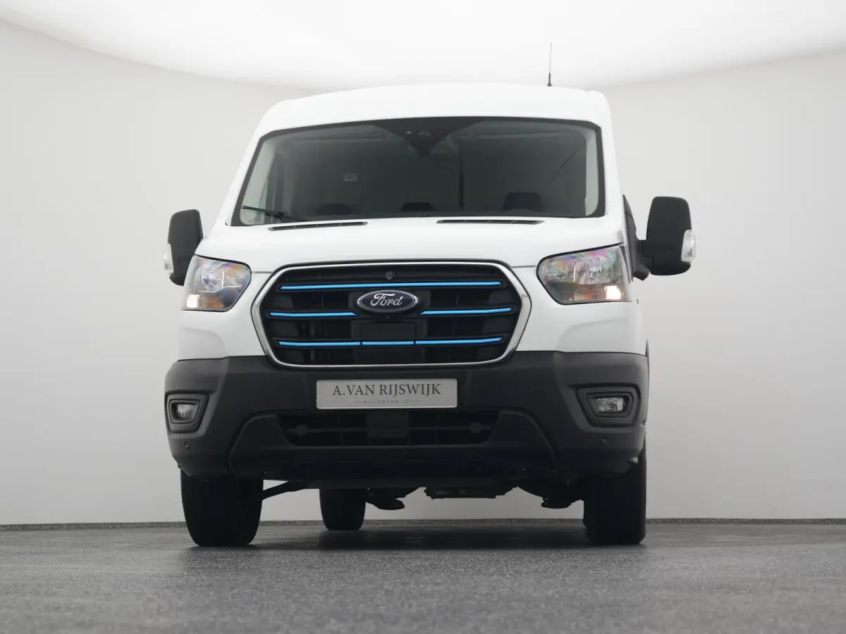 350 L2H2 Ambiente 68 kWh 50 L2H2 Trend 68 kWh | CAMERA | CARPLAY | STOELVERW.