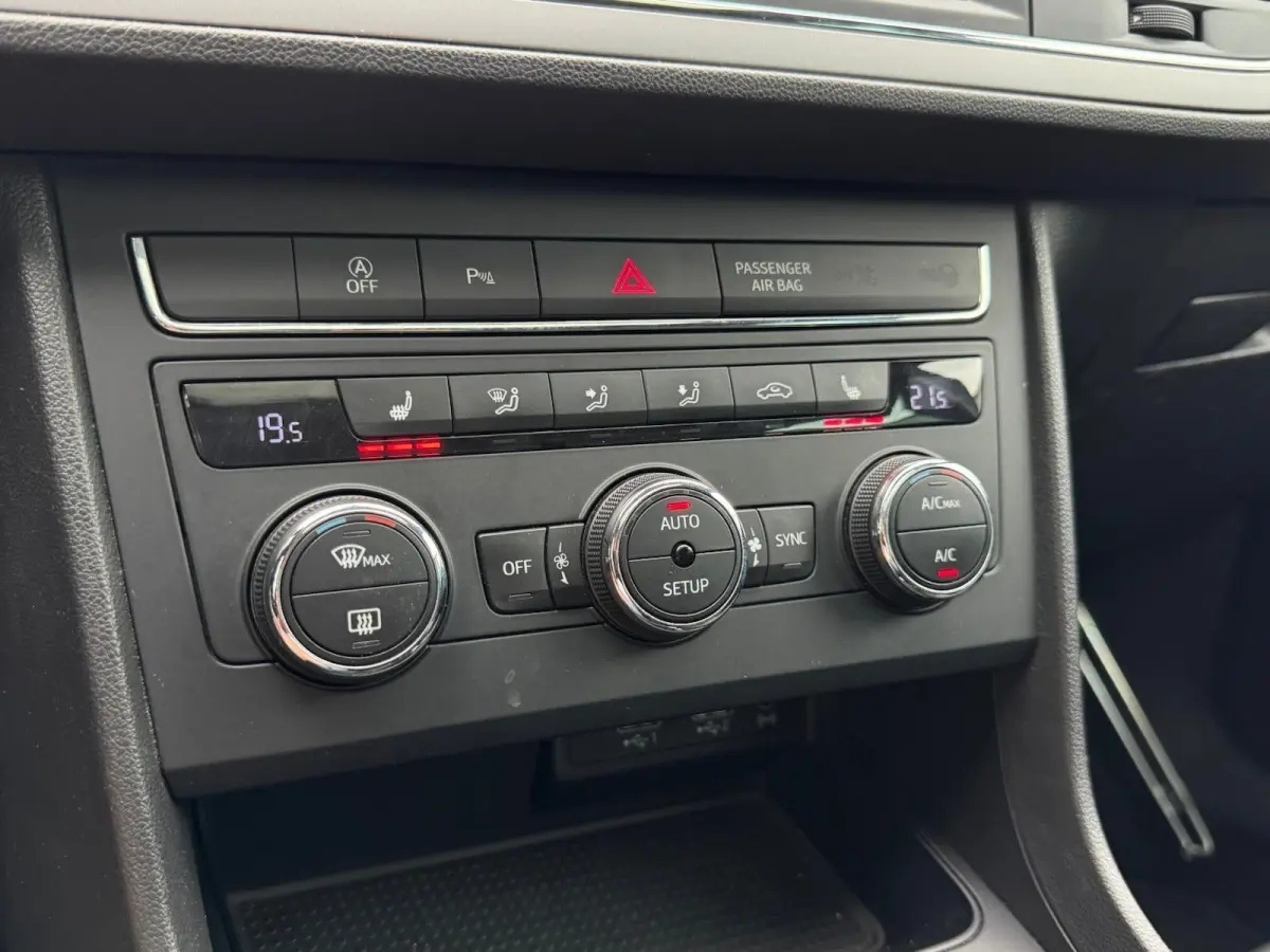 1.2 TSI Style Business Intense | Panorama | Carplay | Cruise | Climate | LED | Stoelverwarming | Sensoren