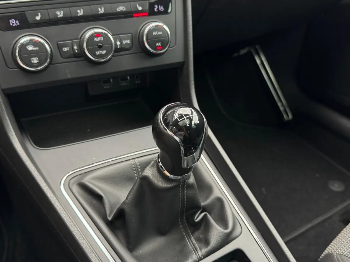 1.2 TSI Style Business Intense | Panorama | Carplay | Cruise | Climate | LED | Stoelverwarming | Sensoren