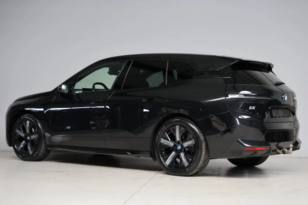 XDrive50 High Executive 112 kWh | panoramadak skylounge | laser led | stoelkoeling | elek. trekhaak | massage | keyless