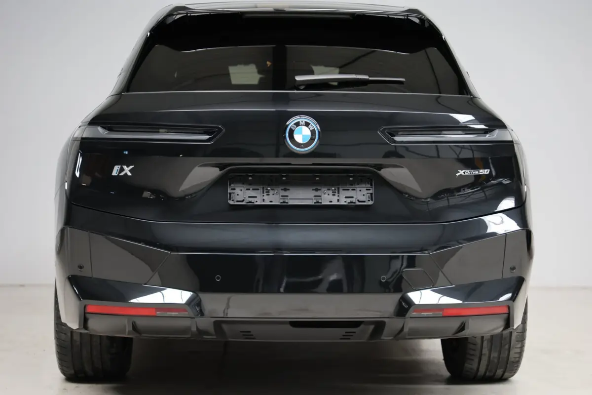 XDrive50 High Executive 112 kWh | panoramadak skylounge | laser led | stoelkoeling | elek. trekhaak | massage | keyless