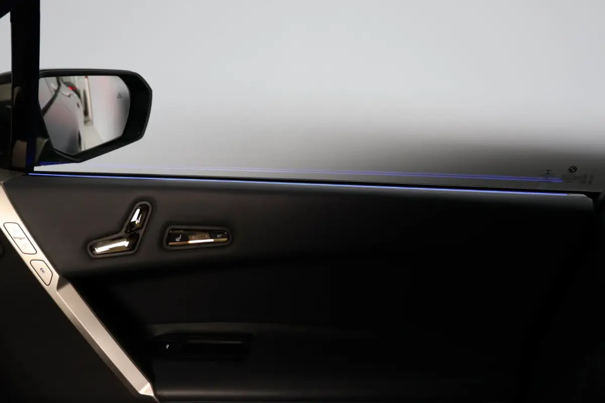 XDrive50 High Executive 112 kWh | panoramadak skylounge | laser led | stoelkoeling | elek. trekhaak | massage | keyless