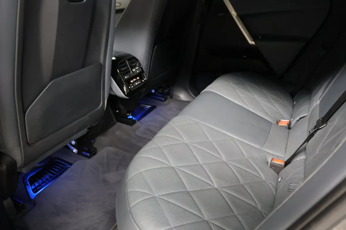 XDrive50 High Executive 112 kWh | panoramadak skylounge | laser led | stoelkoeling | elek. trekhaak | massage | keyless