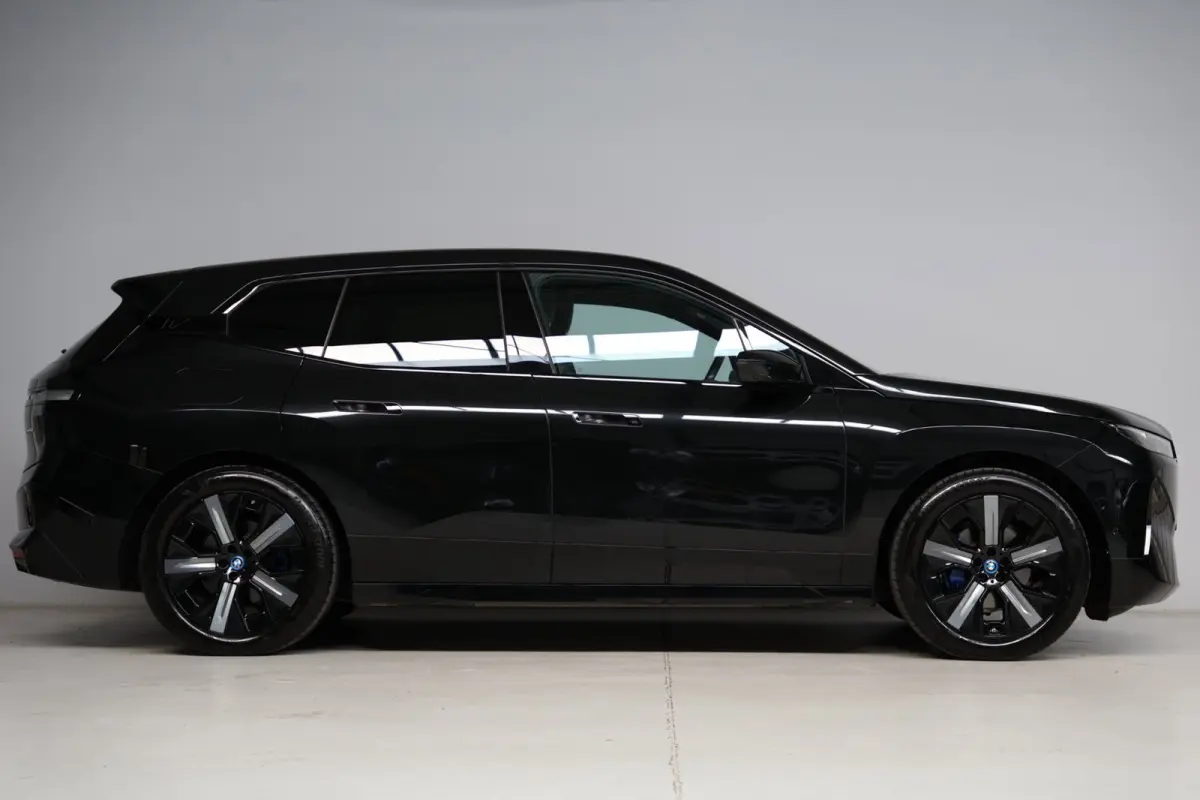 XDrive50 High Executive 112 kWh | panoramadak skylounge | laser led | stoelkoeling | elek. trekhaak | massage | keyless