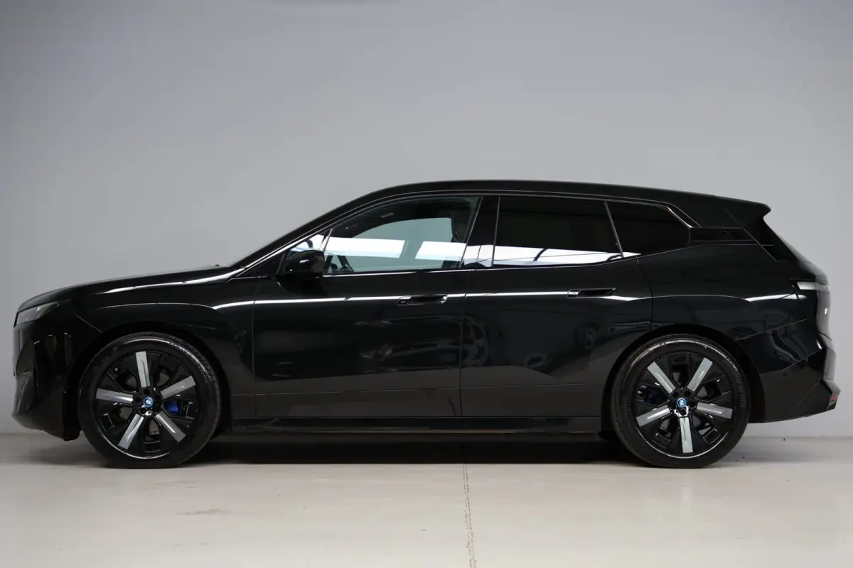 XDrive50 High Executive 112 kWh | panoramadak skylounge | laser led | stoelkoeling | elek. trekhaak | massage | keyless