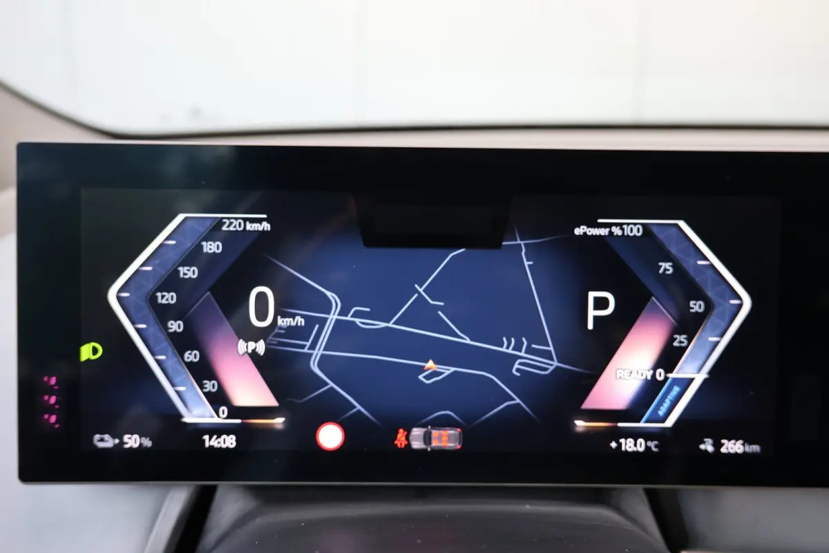 XDrive50 High Executive 112 kWh | panoramadak skylounge | laser led | stoelkoeling | elek. trekhaak | massage | keyless