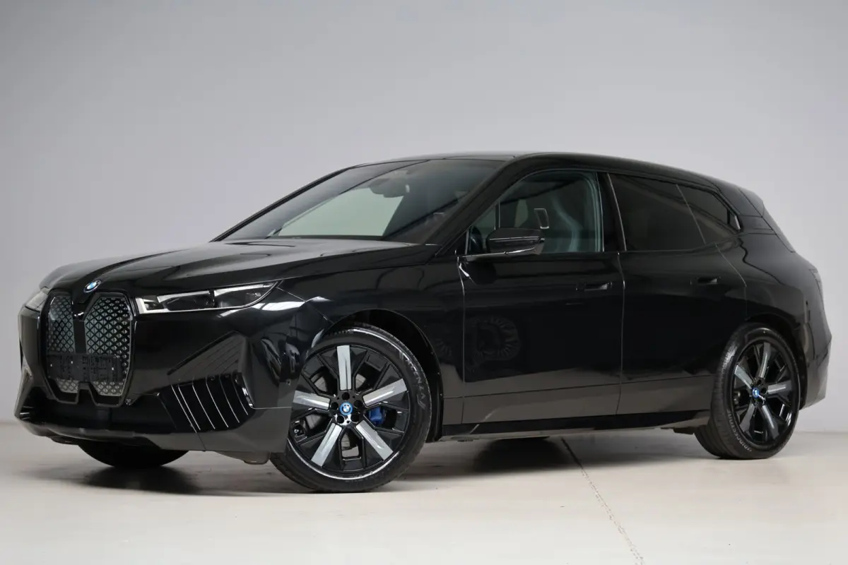 XDrive50 High Executive 112 kWh | panoramadak skylounge | laser led | stoelkoeling | elek. trekhaak | massage | keyless